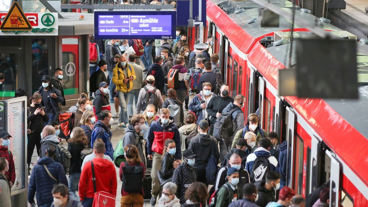 Strojvedoucí mají vztek. Železniční dopravu v Německu ochromila stávka